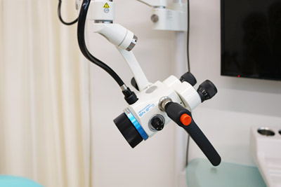 小型・軽量・高倍率化を実現 した手術用双眼顕微鏡